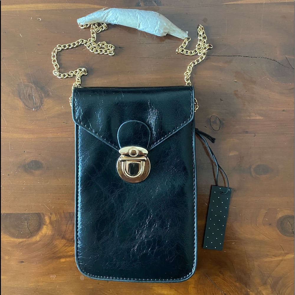 New with tags Black crossbody with chain strap